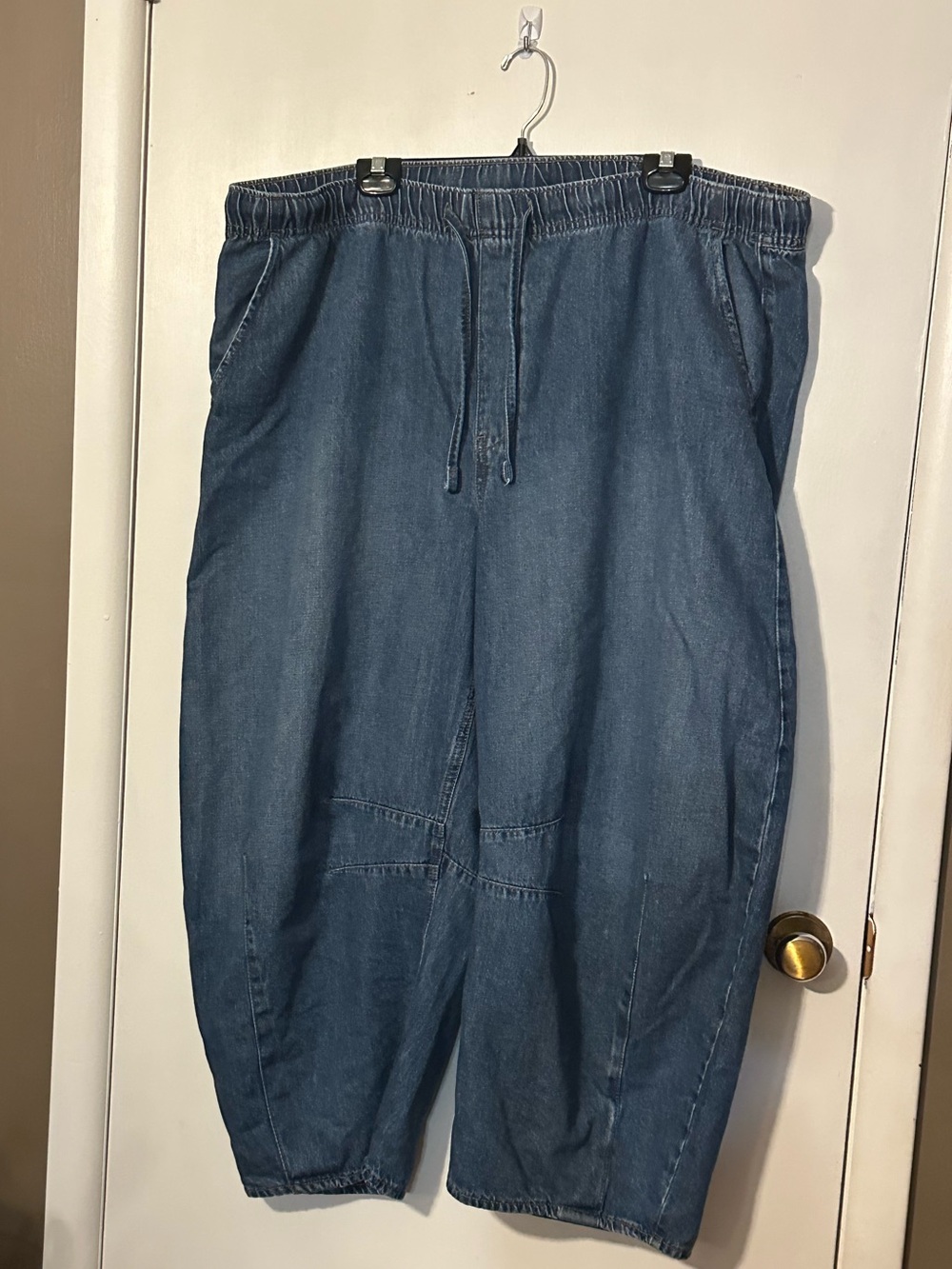 Old navy plus size women’s xxl hugh waisted pull on barrel leg jeans medium wash
